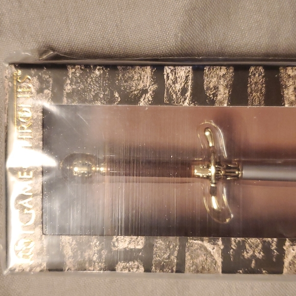 NIB game of thrones eyeshadow brush - Picture 2 of 3